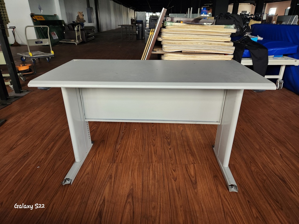 PM00447 - OFFICE TABLE (METAL)
