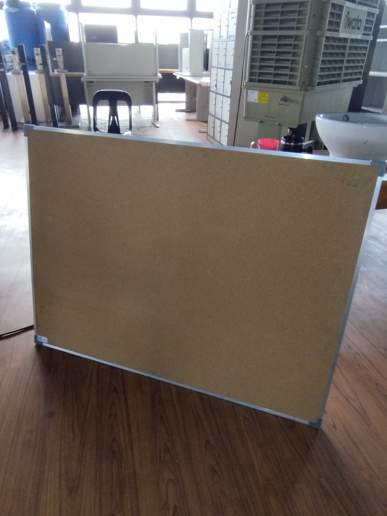 PM00463 - CORK BOARD