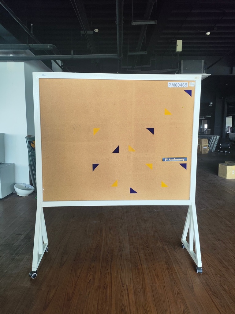 PM00465 - CORK BOARD w/ STAND