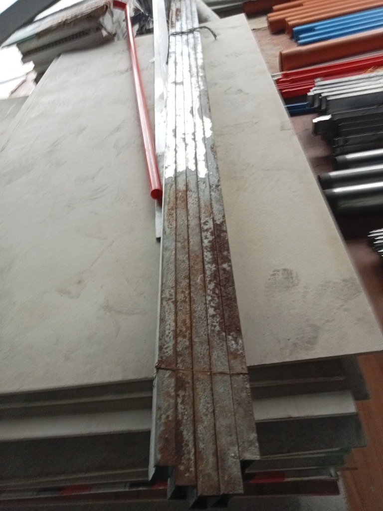 PM00500 - METAL STUD