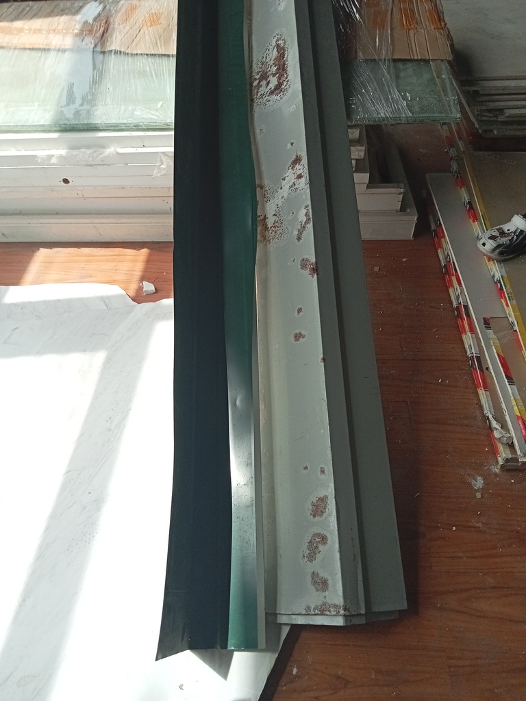 PM00508 - ROOFING GUTTER