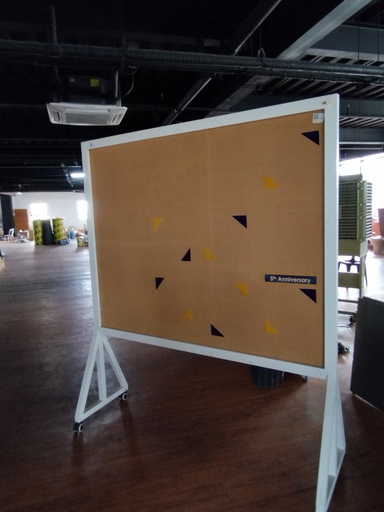 [PM00464] PM00464 - CORK BOARD w/ STAND